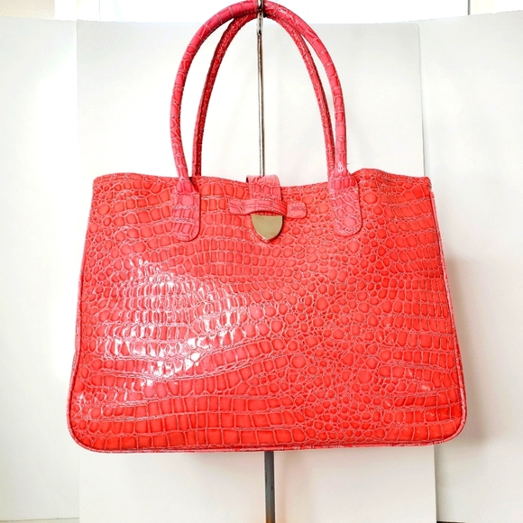 Women Large Pink Croccodile Print Tote - Picture 1 of 11